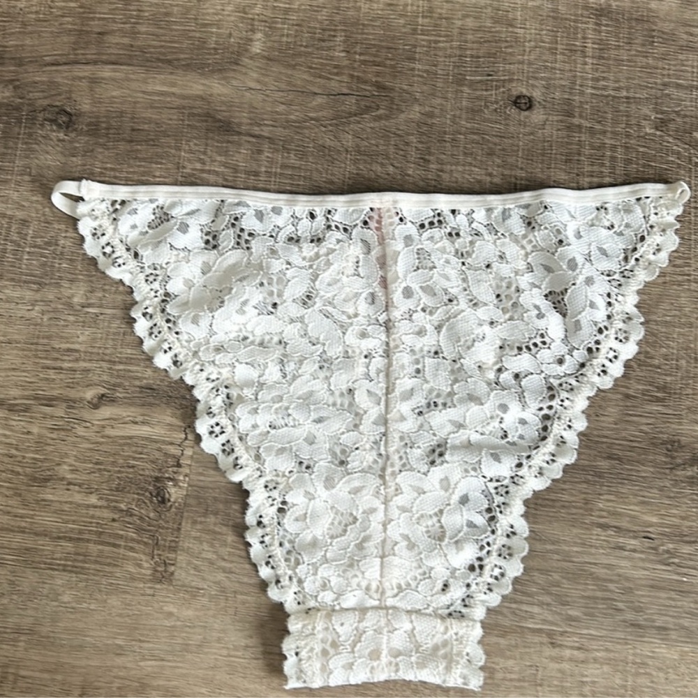 NWT Victoria's Secret Body By Victoria Lace Cheekini Panty White Lace Panty L - Picture 5 of 5